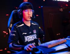 开云体育app-C9险胜FNC，Tarzan操刀奇招英雄翻盘顶尖较量八强赛，点燃全场激情的简单介绍