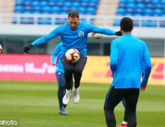 开云体育下载-格拉纳达关键一战临近，全队备战训练加大强度