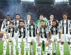 开云体育官方网站-尤文图斯客场不敌对手，小组竞争激烈