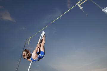 开云下载-战术铁笼困不住野兽之魂，浓眉在雄鹿体系重压下化身破局唯一解