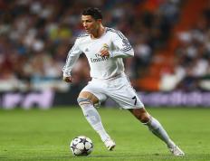 开云体育下载-红土回归宣言，蒙特卡洛一声惊雷，纳达尔用肩膀扛起的不只是一个奖杯