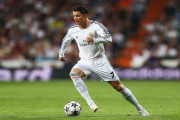 开云体育下载-红土回归宣言，蒙特卡洛一声惊雷，纳达尔用肩膀扛起的不只是一个奖杯