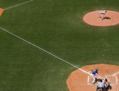 开云官网-三重奏横扫，梅赛德斯的速度罗网与拉塞尔的隐形纪录当数据成为诗歌，一次胜利如何定义统治力的全新维度