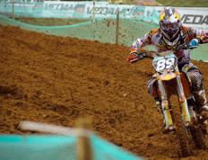 开云体育登录-当诸神黄昏遇见蓝月，穆勒在雅典之夜书写现代神话