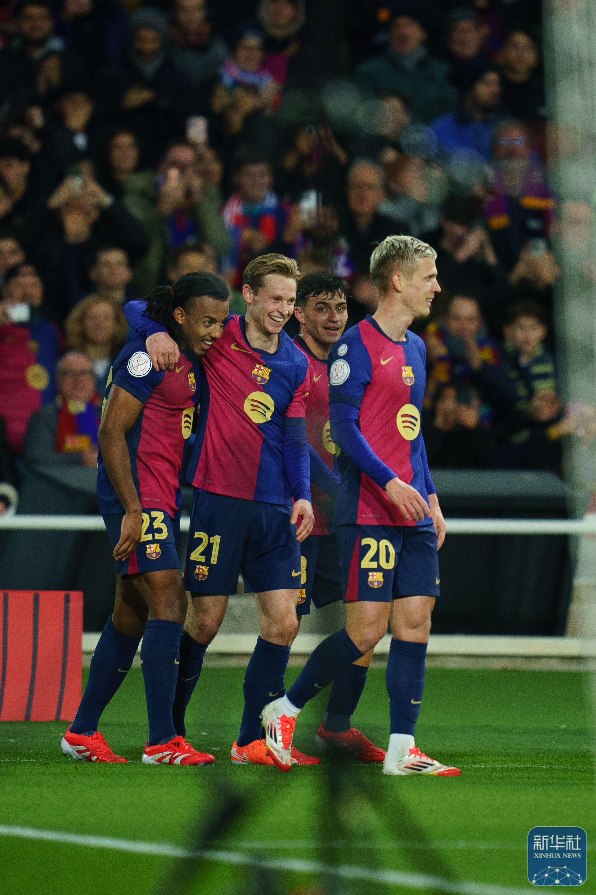 开云体育在线-意大利队在对阵西班牙的比赛中失利,遗憾出局