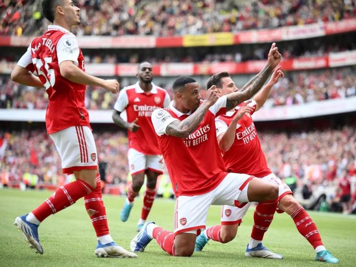 开云体育在线-塞维利亚主场战胜对手，晋级顺利