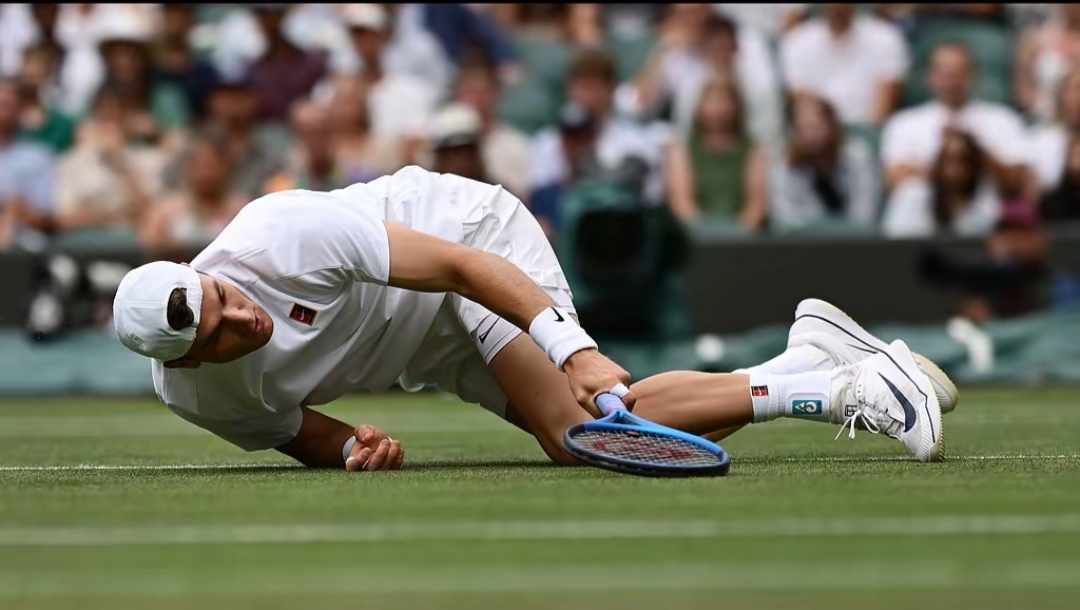 开云体育入口-关于梅赛德斯绝杀阿斯顿马丁,阿隆索高光表现的信息