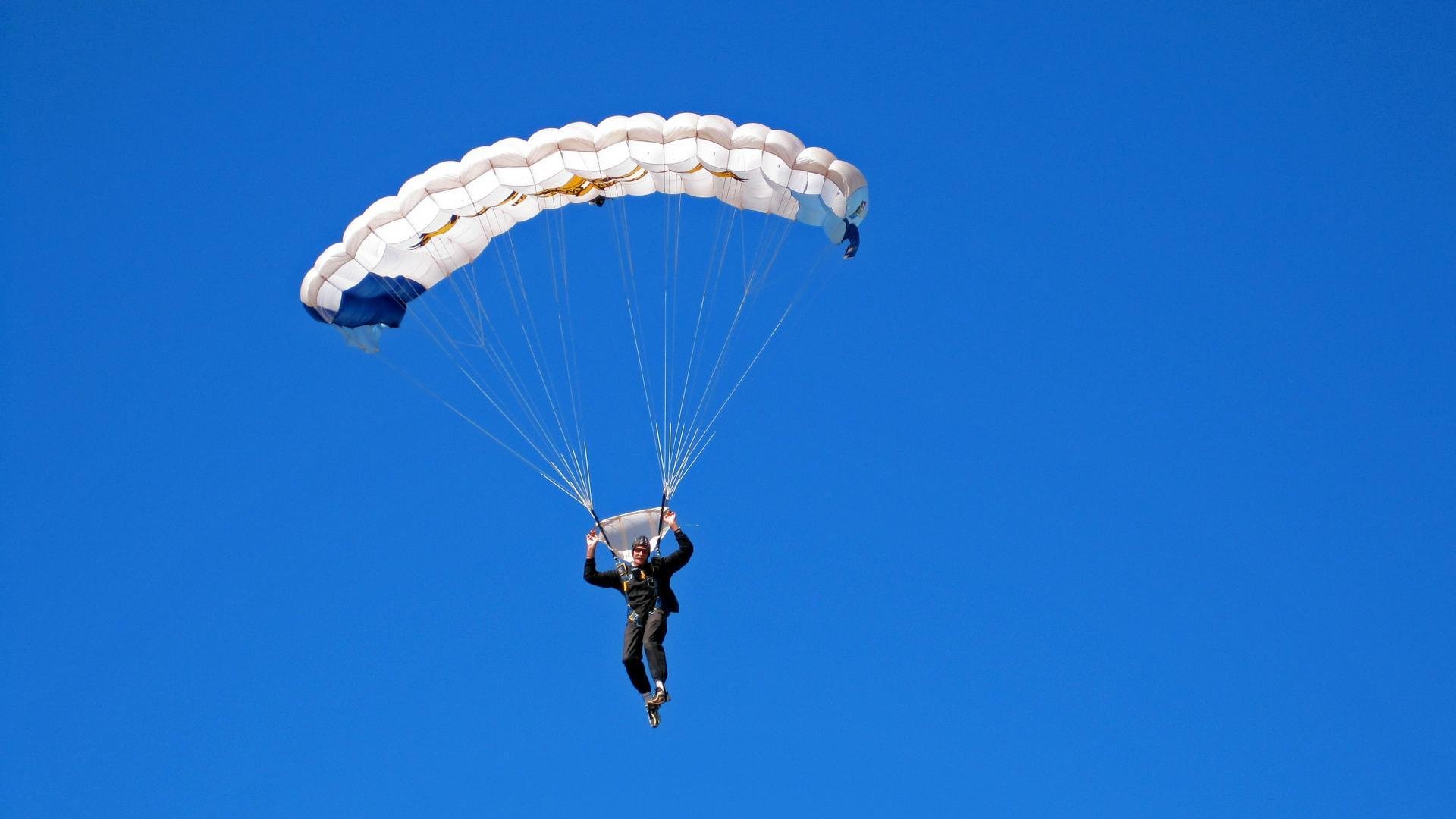 开云体育下载-血染黄昏,当诸神坠落,戈贝尔以铁与血重写天命