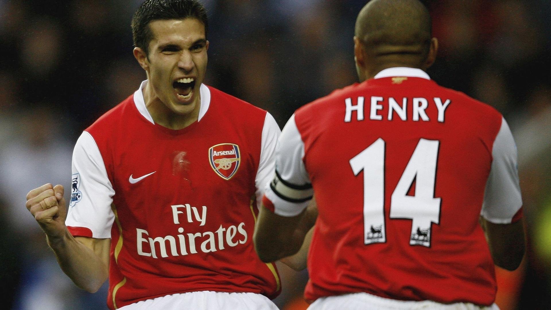 开云体育APP下载-暗夜奔袭与空中制霸,当浓眉在英超绿茵场书写篮球启示录